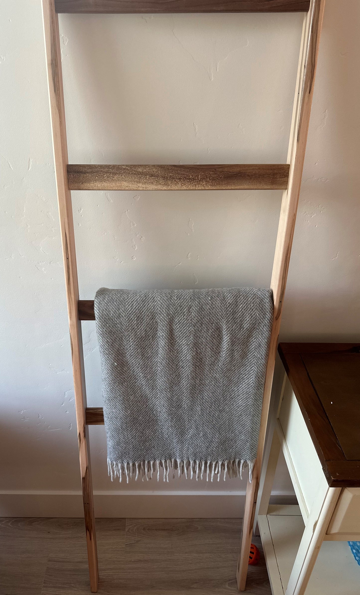 "Beaver Creek" Blanket Ladder